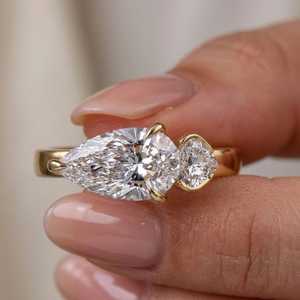 Precioso Anillo Toi Et Moi con Diamantes de Corte Pera y Redondo de 2.01CT, Oro Sólido de 14K, Regalo Romántico para Aniversario de Bodas para Ella - Product Image 1
