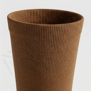 Chaussettes en coton tricoté marron uni respirantes pour usage quotidien, chaussettes décontractées pour adultes, automne - Product Image 4