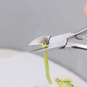 Coupe-ongles professionnel de qualité salon avec poignée antidérapante, outil en acier inoxydable durable pour les soins des ongles des doigts et des orteils - Product Image 1