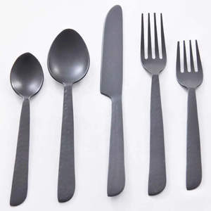 Ensemble de couverts en métal de haute qualité avec des bords lisses, un poids équilibré et des performances durables pour les repas quotidiens - Product Image 5