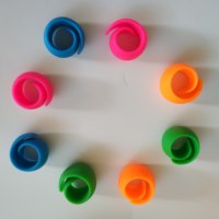 AA0235 Éclats de fil, fil |   Lot de 12 marqueurs de mailles en plastique pour crochet, rose, bleu, violet, turquoise, accessoires de tricot simples et portables