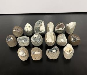 Lote de Especímenes Minerales de Alta Calidad: Geodas de Stilbita, Scolecita y Calcedonia Naturales para Coleccionistas y Sanación Espiritual - Product Image 1