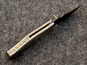 Cuchillo Plegable de Acero de Damasco Hecho a Mano con Mango Grabado a Mano y Funda de Cuero - Cuchillo de Bolsillo EDC Personalizado con Bloqueo Liner Lock - Product Image 2