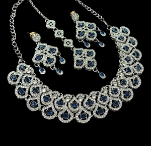 Conjunto de Collar y Pendientes Geométricos de Cristal Plateado, Joyería de Boda para Mujer, Estilo Clásico, Pedrería de Alta Calidad - Product Image 1