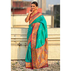 Sari de Seda Paithani Azul Cielo de Elite Weaves, Tejido con Hilo Meenakari, con Chal y Bufanda Tradicional en Contraste, 0.65g - Product Image 1