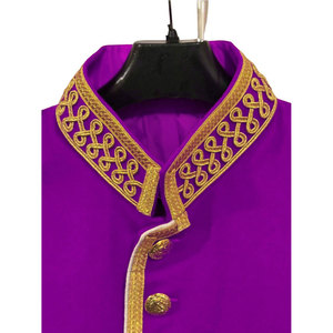 Chaqueta Escocesa de Doble Capa Morada con Ribete de Trenza Dorada, Mezcla de Lana 100%, Banda de Piqué, Traje Highland Hecho a Medida - Product Image 2