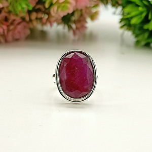 แหวนพลอยทับทิมสีชมพูธรรมชาติคลาสสิก หินประจำเดือนกรกฎาคม เงินแท้ 925 ทรงรี ประดับขอบแบบ Bezel สำหรับงานหมั้นและงานแต่งงาน - Product Image 5