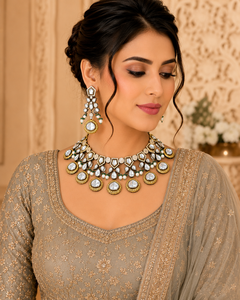 ชุดสร้อยคอแบบโชคเกอร์ Kundan ชุบทองหรูหรา ประดับเพชร Polki สไตล์อเมริกัน โทนสีทอง เหมาะสำหรับงานแต่งงาน งานเลี้ยง และโอกาสพิเศษสำหรับผู้หญิง - Product Image 3