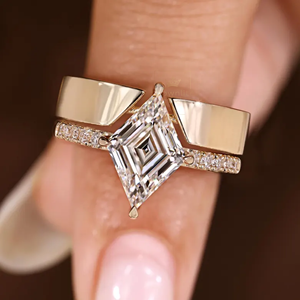 Anillo de compromiso de plata de ley 925 chapado en oro con moissanita talla Kite, regalo de aniversario para mujer, joyería fina para boda - Product Image 1
