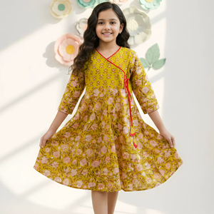 Angrakha Kurta con Estampado Floral para Mujer, Color Verde, Atuendo Étnico Elegante, Cómodo, de Secado Rápido, Moda Tradicional de Verano - Product Image 1