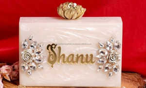 กระเป๋าถือสำหรับผู้หญิงหลายสีที่ไม่ซ้ำกันตอนเย็นราคาที่ดีที่สุดพร้อมดีไซน์แบบเทียม - Product Image 4