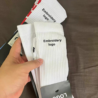 Chaussettes de compression unisexes pour le sport, la course et le basketball, avec logo personnalisé OEM, base épaisse classique, respirantes et absorbant la transpiration.