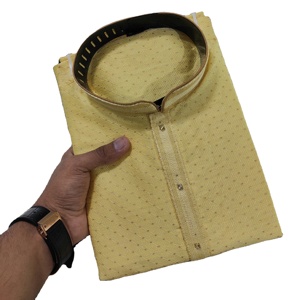 Kurta en soie pour hommes avec tissu en coton tissé boutons antiques disponibles en vente en ligne pour vêtements indiens et pakistanais - Product Image 1