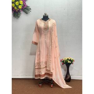Magnifique robe Anarkali pour soirée avec un dupatta fantaisie - Product Image 1