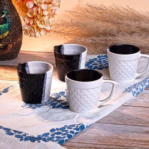 Ensemble de 4 tasses à thé en céramique texturée noire et blanche - Product Image 4