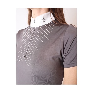 Chemise de compétition équestre de haute qualité, extensible dans 4 directions, en tissu technique doux au toucher, idéale pour la compétition et les spectacles. - Product Image 5