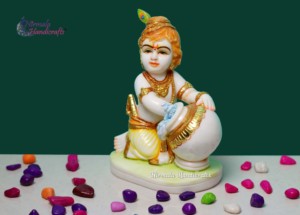 Estatua Artesanal de Resina con Polvo de Mármol de Laddu Gopal Krishna |   Figuras Hechas a Mano para Decoración de Mesa |   Decoración Espiritual y para el Hogar - Product Image 6