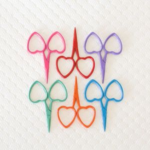Ciseaux de coiffure pour droitiers, à lame tranchante en acier inoxydable, avec manche léger en acier inoxydable à motif brodé en forme de cœur, manche court, pour effilage - Product Image 2