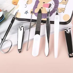 Kit de manucure portable MORJE Surgical 7 en 1 en acier inoxydable avec étui pour adultes - Product Image 5