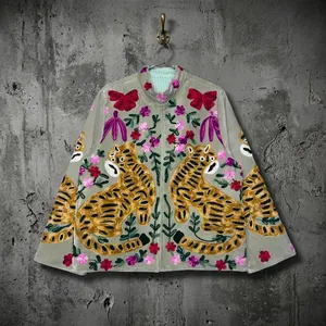Chaqueta Bomber Acolchada Bordada con Estampado de Tigre y Flores para Mujer, Estilo Bohemio Prairie Chic, Manga Larga, Botones Cubiertos, Cuello Redondo, 100% Nailon - Product Image 5