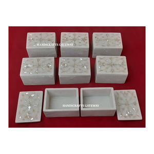 Boîtes à bijoux rectangulaires en marbre blanc pur, design floral incrusté, fabriquées à la main par les meilleurs designers indiens, au prix le plus bas - Product Image 3