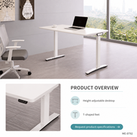 Bureau de travail électrique moderne en bois, réglable en hauteur, avec plateau rectangulaire blanc, pieds en T et panneau de commande frontal