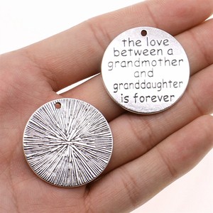Amuleto de Amor <span class=keywords><strong>Abuela</strong></span>-Nieteta, Disco de Aleación de Plata Antigua de 33x33mm con Mensaje para Joyería de Recuerdo Generacional - Product Image 1