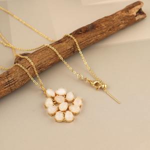 สร้อยคอจี้รูปหยดน้ำประดับมูนสโตนสีรุ้ง ชุบทองเหลือง สายปรับได้ เหมาะสำหรับใส่ทุกวัน - Product Image 3