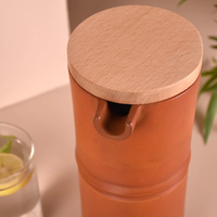 Pichet de luxe en terre cuite rouge, fait main, style tribal minimaliste et élégant, avec couvercle en bois, sans poignée, haute qualité, recyclable, pour la maison et la salle à manger 1