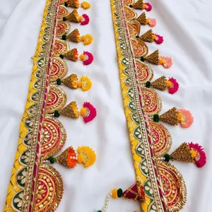 Toran Bandhanwar décoratif traditionnel fait main avec pompons pour les fêtes, les mariages et la décoration d'entrée de maison - Product Image 5