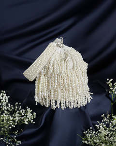 กระเป๋าคลัทช์ประดับมุกสีขาวทำมือ ดีไซน์หรูหราสำหรับงานแต่งงาน - Product Image 1