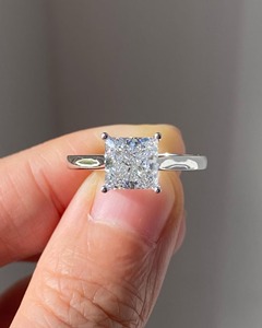 Anillo de compromiso solitario de moissanita de 2 quilates con corte princesa en oro de 14K y banda de catedral de 2 mm, anillo nupcial moderno - Product Image 6