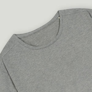 T-shirt vintage pour homme de haute qualité et confortable, col rond, 100% coton jersey 300g, option de personnalisation avec impression sérigraphique non-décollable - Product Image 3