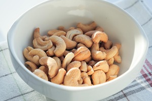 Cashew <b>Nuts</b> with Skin Purple-skinned Large Cashews Roasted Dried Original Flavor Snacks Bulk Wholesale Leisure Food - Product Image 5
