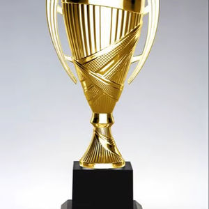 Brilla como una estrella con este premio geométrico de oro. Calidad premium disponible a precios de mayorista. - Product Image 1