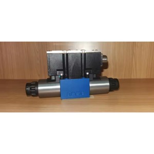 Vanne de commande directionnelle proportionnelle électro-hydraulique 4WRZ10E50-7X/6A24NET Taille 10 Garantie 1 an pour applications hydrauliques industrielles - Product Image 1