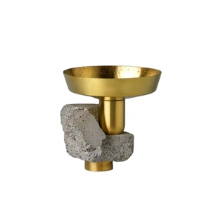 Portavelas de aluminio y hormigón, candelabro de Metal dorado, candelabro artístico moderno, pieza decorativa de diseño para decoración del hogar - Product Image 1