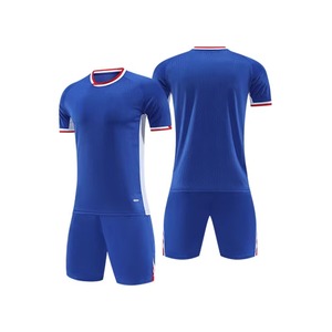 Ensemble de maillots de football personnalisés en gros, uniformes de football de couleurs variées pour l'entraînement et les matchs d'équipe - Product Image 2