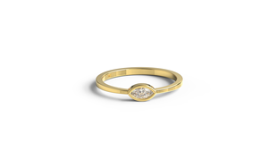 Bague solitaire minimaliste en or 18 carats avec diamant taille marquise serti clos, bague de fiançailles et de mariage empilable, bijou raffiné, cadeau pour femme - Product Image 1