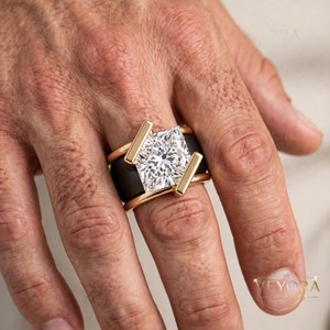 Bague Oura en Moissanite Brillante Princesse, confectionnée en argent sterling 925 massif avec un design de bijoux en pierres précieuses serties en forme d'aile d'hirondelle - Product Image 2