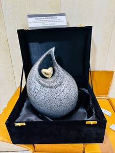 Wholesale Adult American Style Aluminum Tear <b>Drop</b> Urn Durable Eco-Friendly Customizable Cremation Urns Green Velvet <b>Box</b> 3-Year - Product Image 3