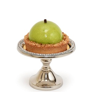 Présentoir à gâteau en acier inoxydable attrayant avec couvercle en verre et élément décoratif sculpté en forme de tulipe, idéal pour les événements - Product Image 4