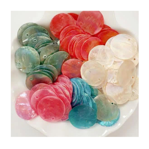 Cadena de Discos de Concha de Capiz Natural Pulidos y Perforados para Decoración del Hogar Costero, Fondo de Fiesta de Boda - Product Image 1