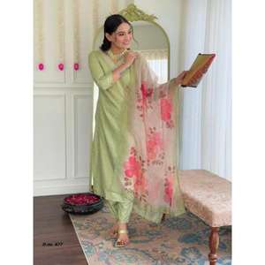 Nuevo Conjunto Reversible de Kurti, Pantalón y Dupatta Casual en Color Pista, Tela de Rayón Pesado con Estampado Digital de Seda Chancery - Product Image 1