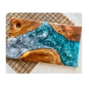Planche de service rectangulaire en bois et résine bleu océan profond de luxe, plateau à charcuterie en époxy motif vague de plage, plateau à fromage artisanal en bois, objet d'art - Product Image 5