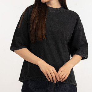 T-shirt décontracté noir vintage ample et confortable pour femme, fabriqué au Pakistan - Product Image 1