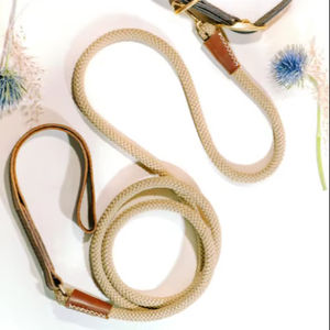 Correa de Perro Trenzada a Mano con Detalles en Cuero - Product Image 1