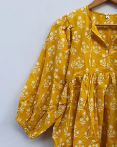 Vestido Mini Casual de Verano con Estampado Floral Amarillo Bohemio, Mangas Abullonadas de Algodón, Corte Holgado y Detalle de Lazo en el Cuello - Product Image 2