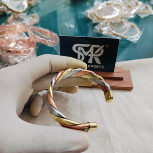 Brazaletes de cobre hechos a mano, brazalete Kada, brazalete Kada, pulsera para hombres y mujeres en latón tricolor y diseño de aleación - Product Image 5