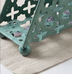 Support de boîte à mouchoirs moderne en plastique avec découpe géométrique, sur pied, pour rangement sur table et usage hôtelier - Product Image 3